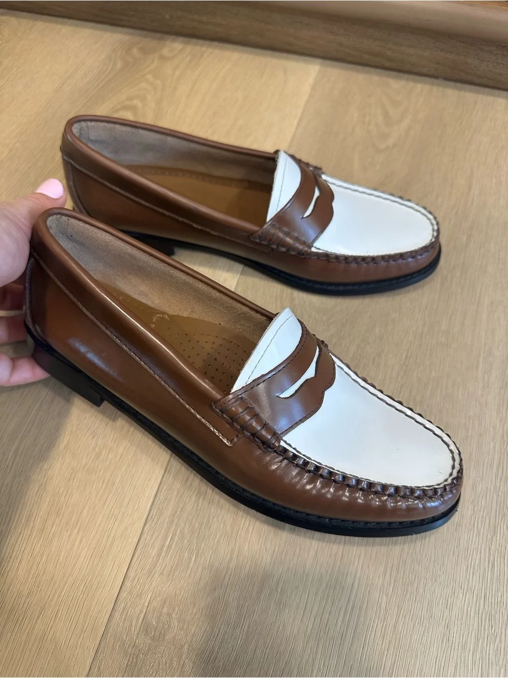 G.H.Bass Weejuns Whitney Brown/ White Penny Loafers size 8